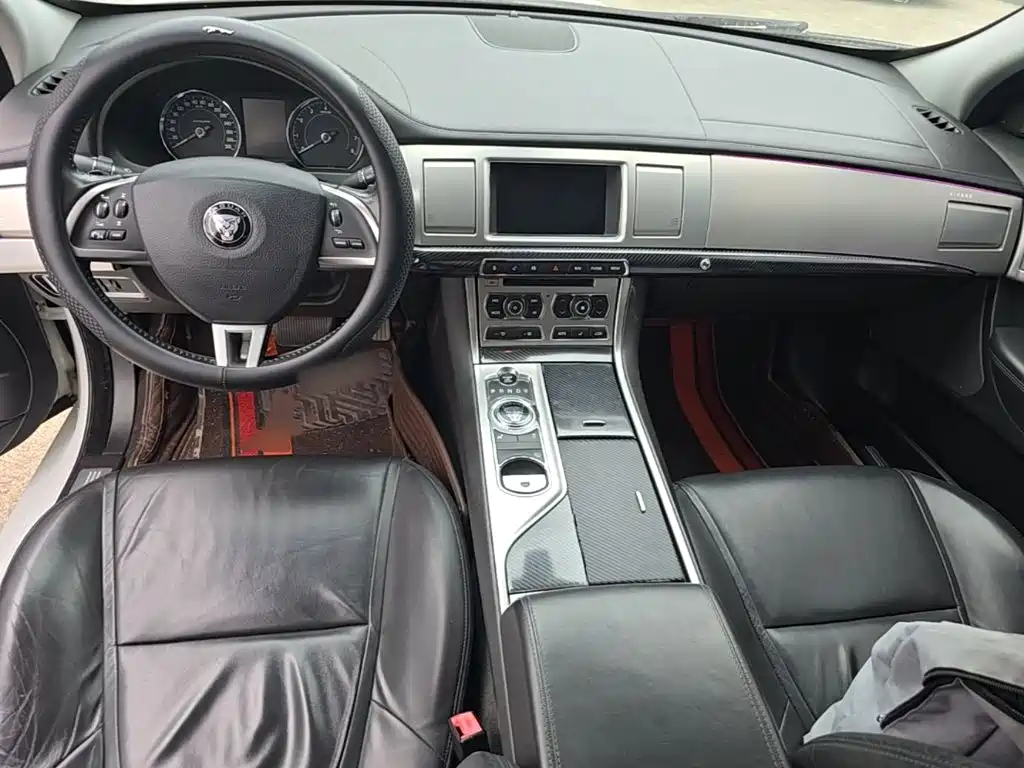 Фото 10 - Jaguar XF