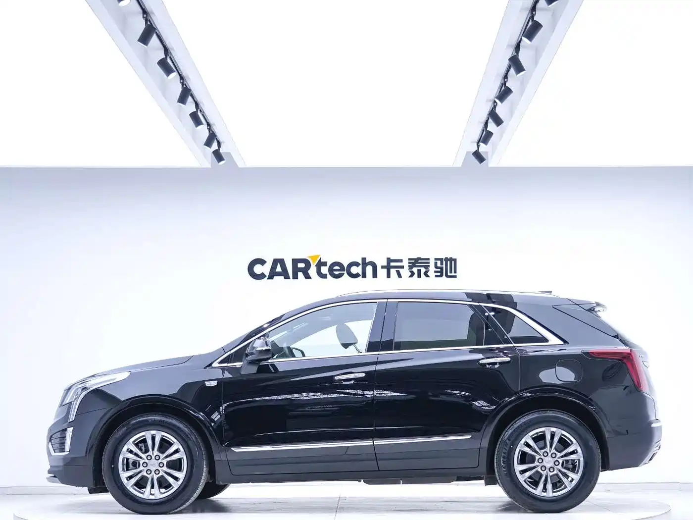 Cadillac XT5 2022 2.0T 2WD Luxury фото 2
