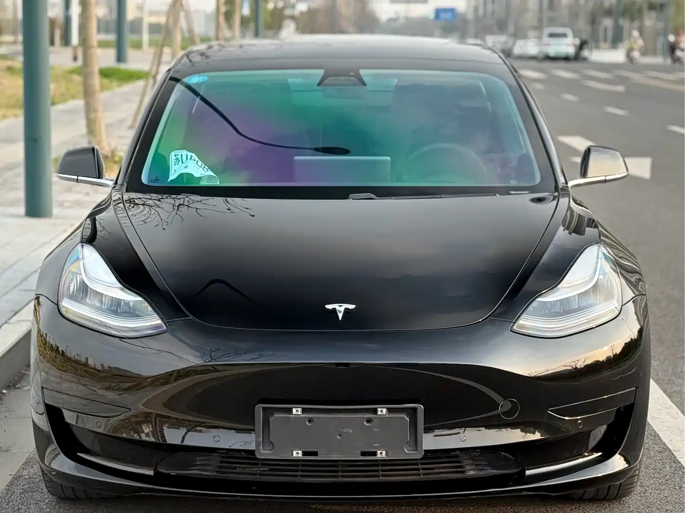TESLA MODEL 3
