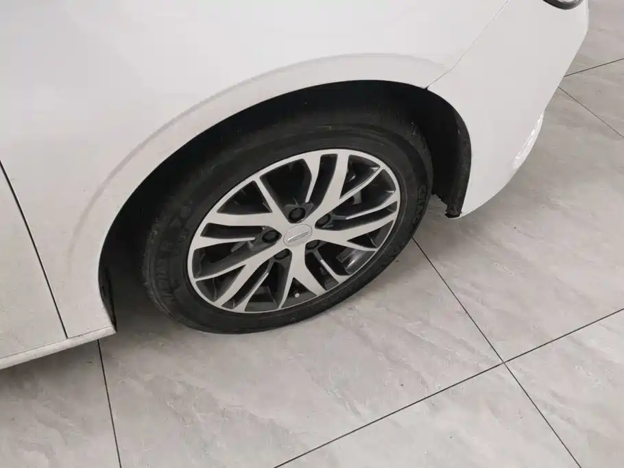 Фото 6 - Geely Emgrand