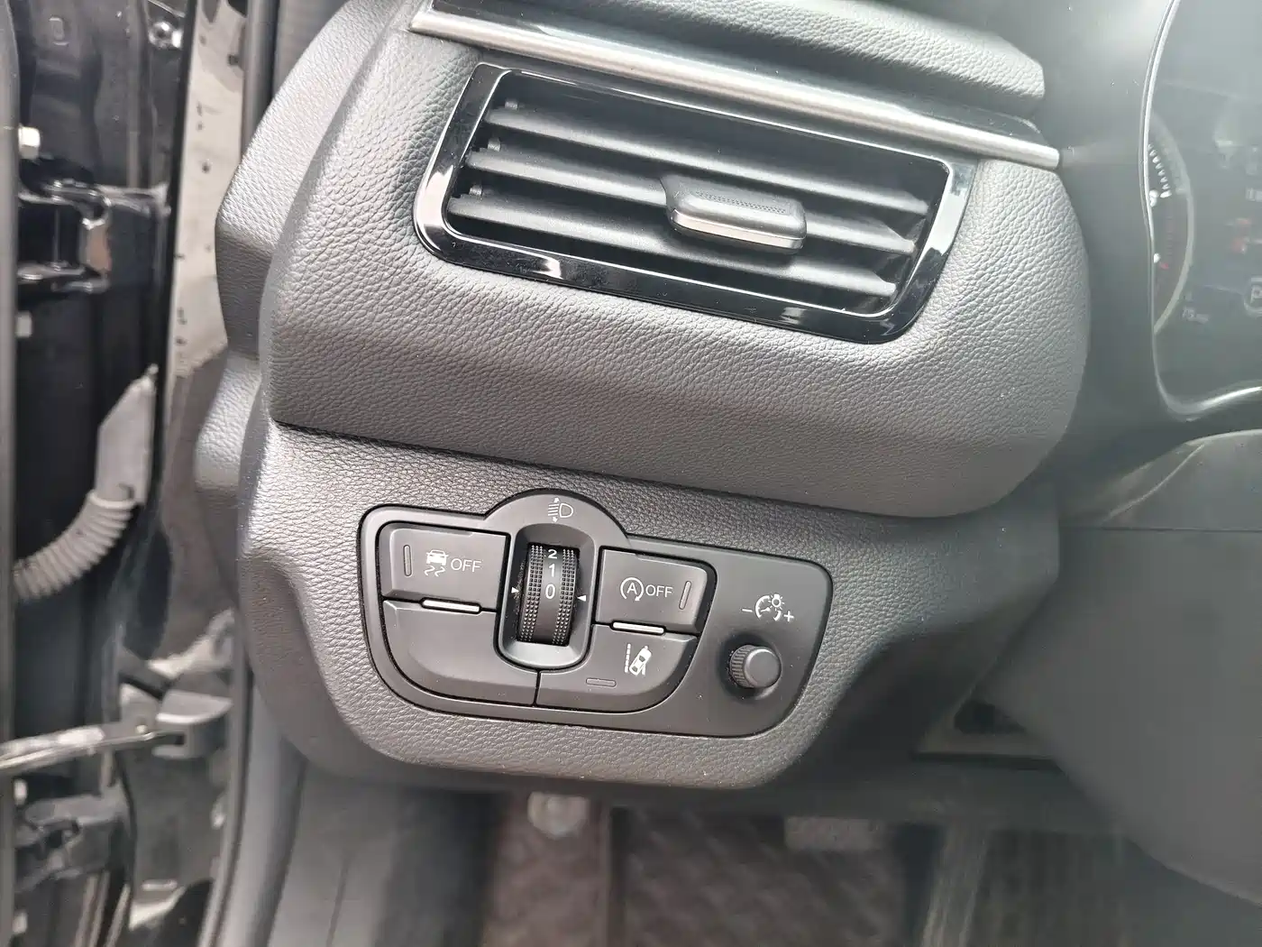 Hongqi H5 2022 Classic 1.8T Auto Smart Connect Flag Rhythm Edition фото 9