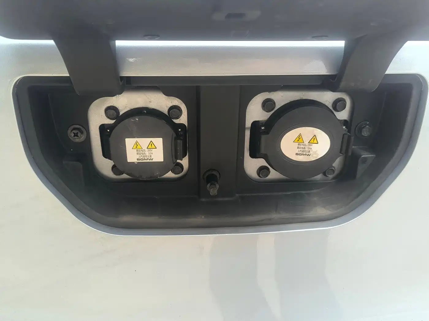 Wuling Motors Wuling Yangguang 2025 2024 300km Practical Sealed Window Edition 75kW