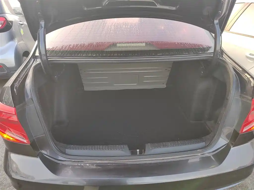 Volkswagen Jetta 2017 1.5L Automatic Fashion фото 19