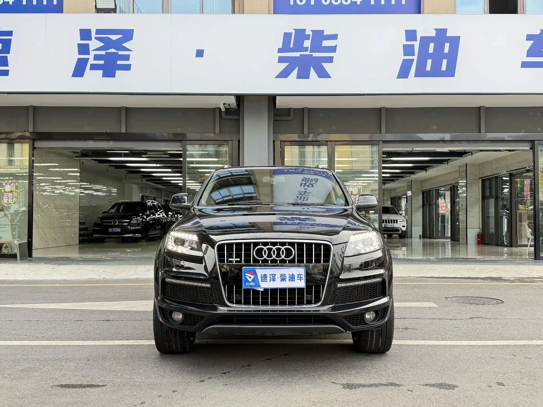 Photo 2 - Audi Q7