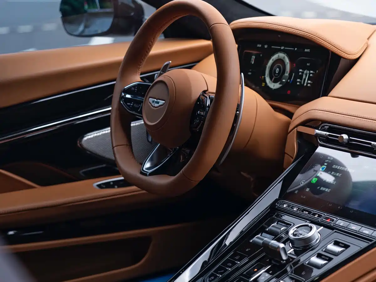 Photo 20 - Aston Martin DB12