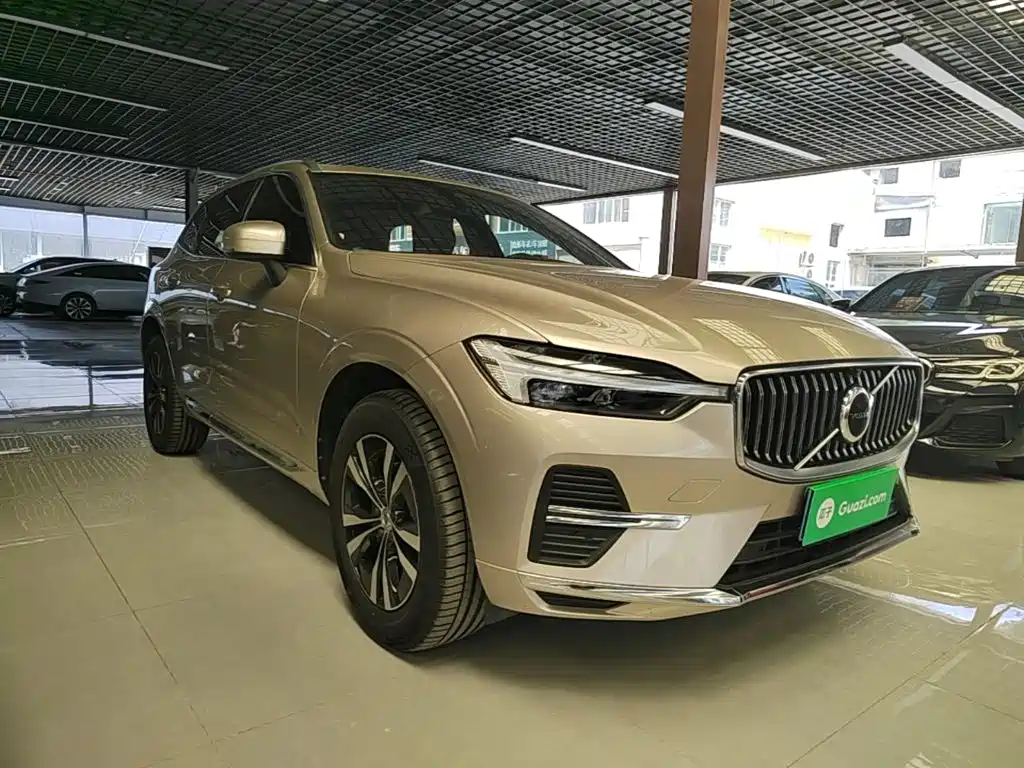 Volvo XC60 2024 2025 B5 AWD Smart Luxury Edition