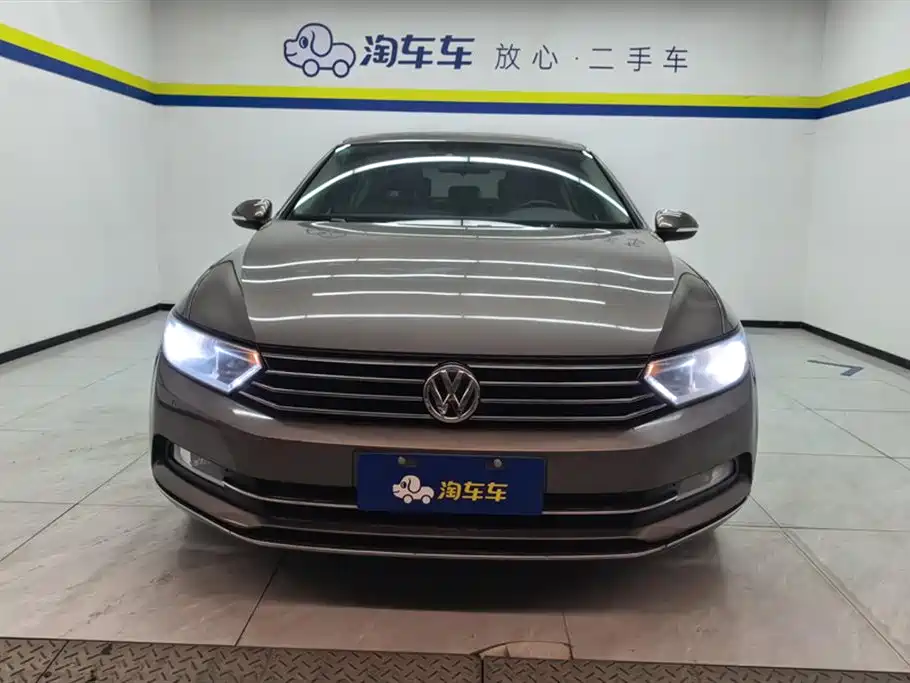 Volkswagen Magotan 2017 330TSI DSG Leading фото 2