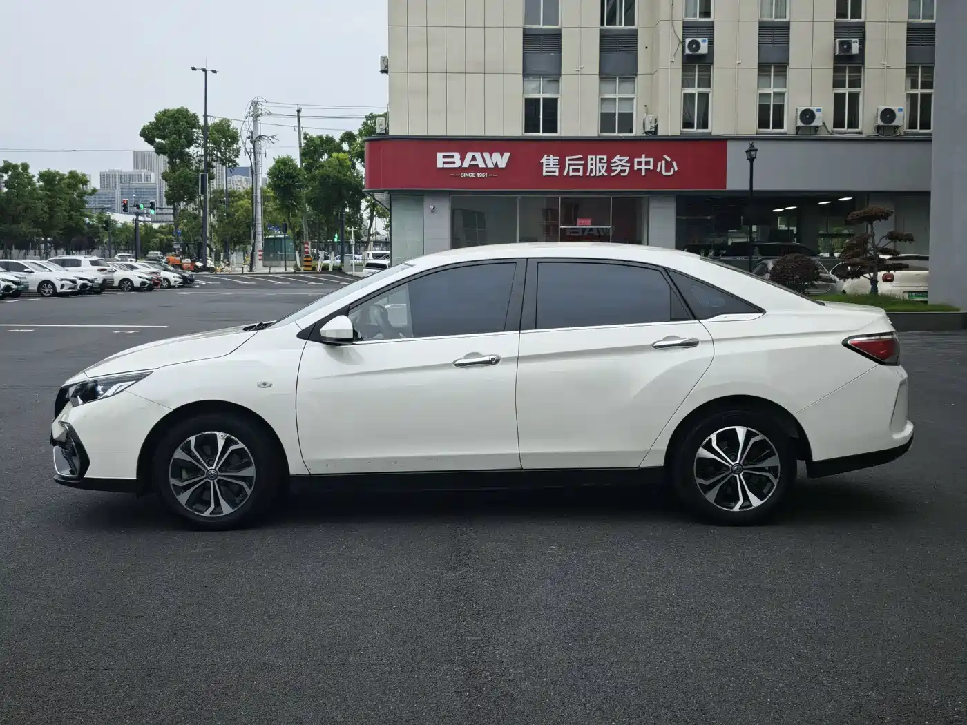 Photo 3 - Venucia D60EV