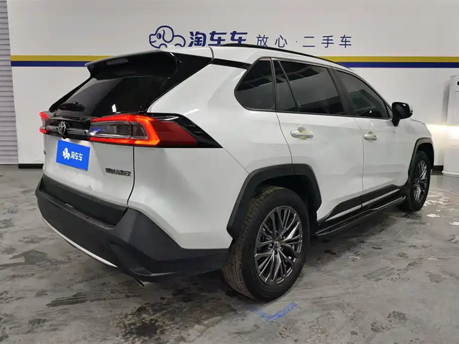 Toyota Wildlander 2023 2.0L CVT FWD Luxury PLUS фото 3