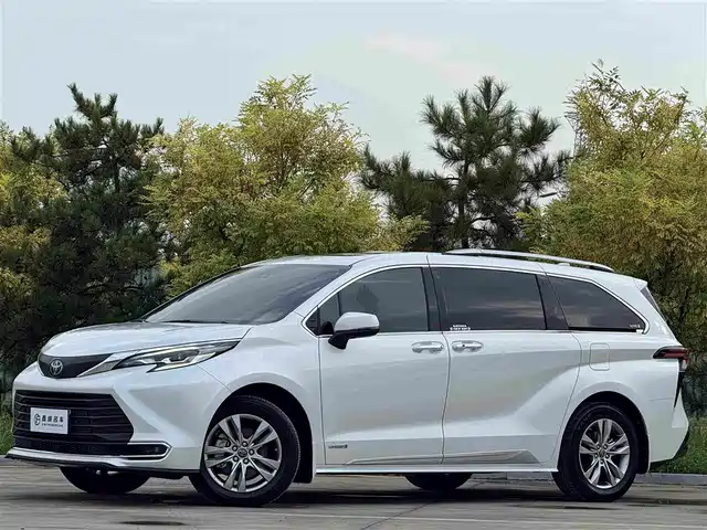 Toyota Sienna 2.5L, гибрид, Комфорт