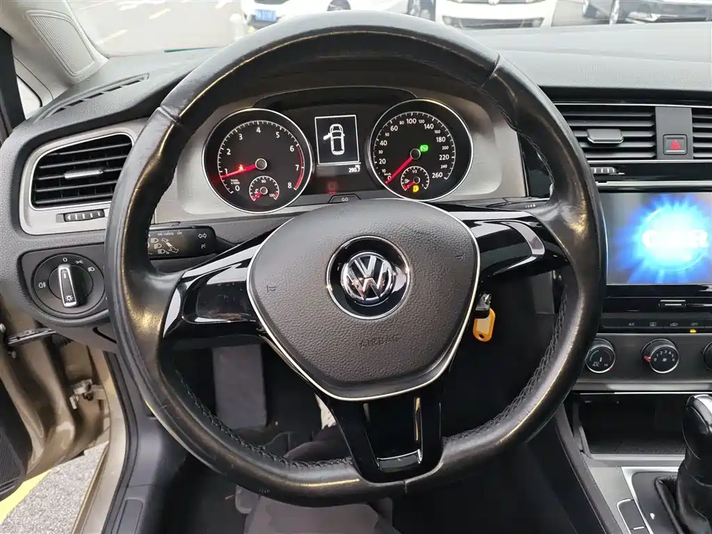 Volkswagen Golf 2015 1.6L Automatic Comfort фото 3