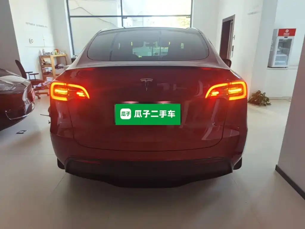 Photo 6 - Tesla Model Y