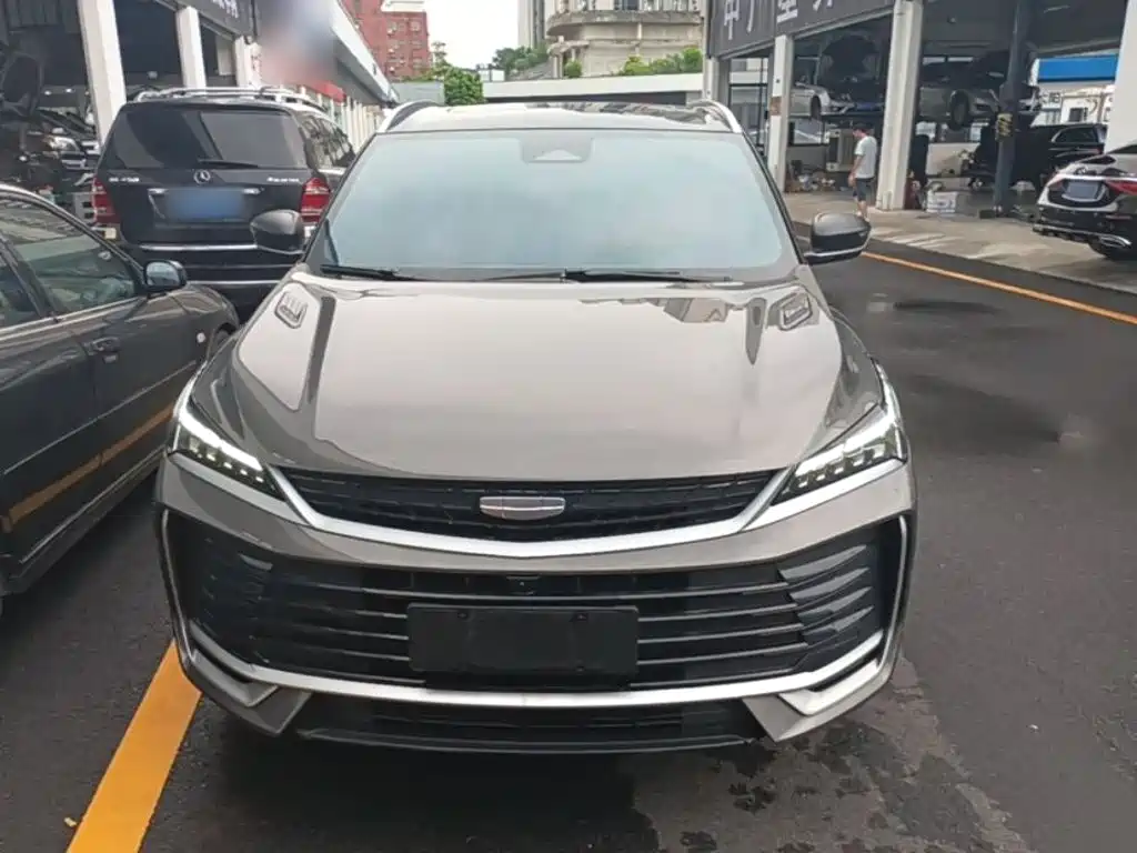 Фото 3 - Geely Coolray