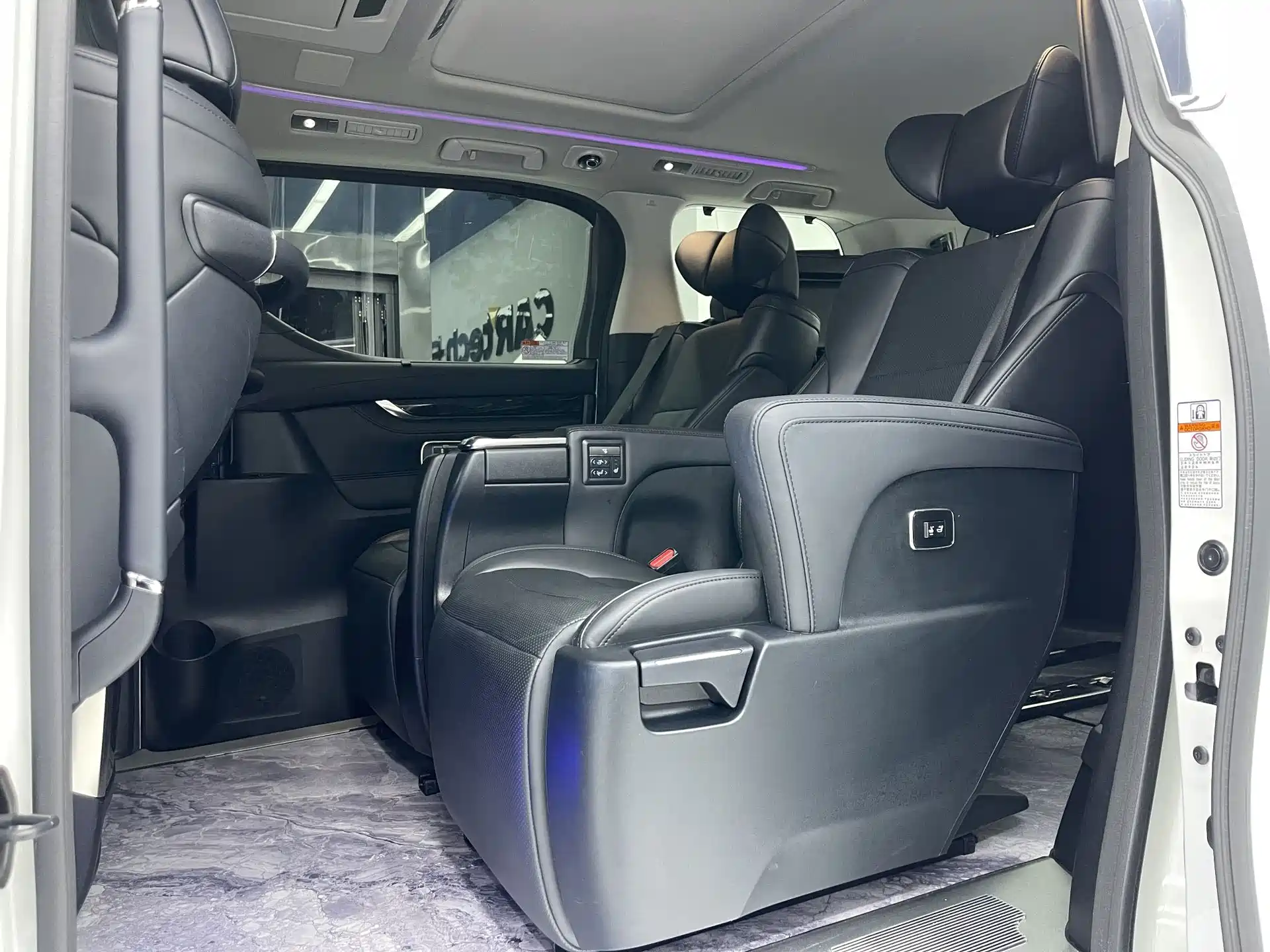 Фото 18 - Toyota Vellfire