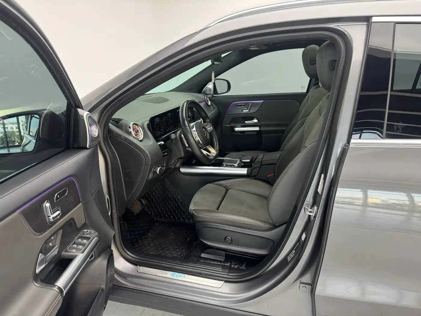 Mercedes-Benz EQA 2022 2022 EQA 300 4MATIC Launch Special Edition
