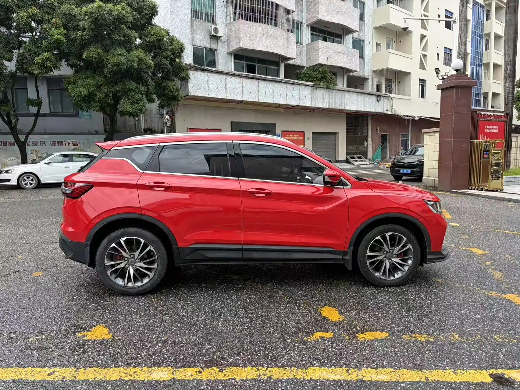 Фото 4 - Geely Coolray