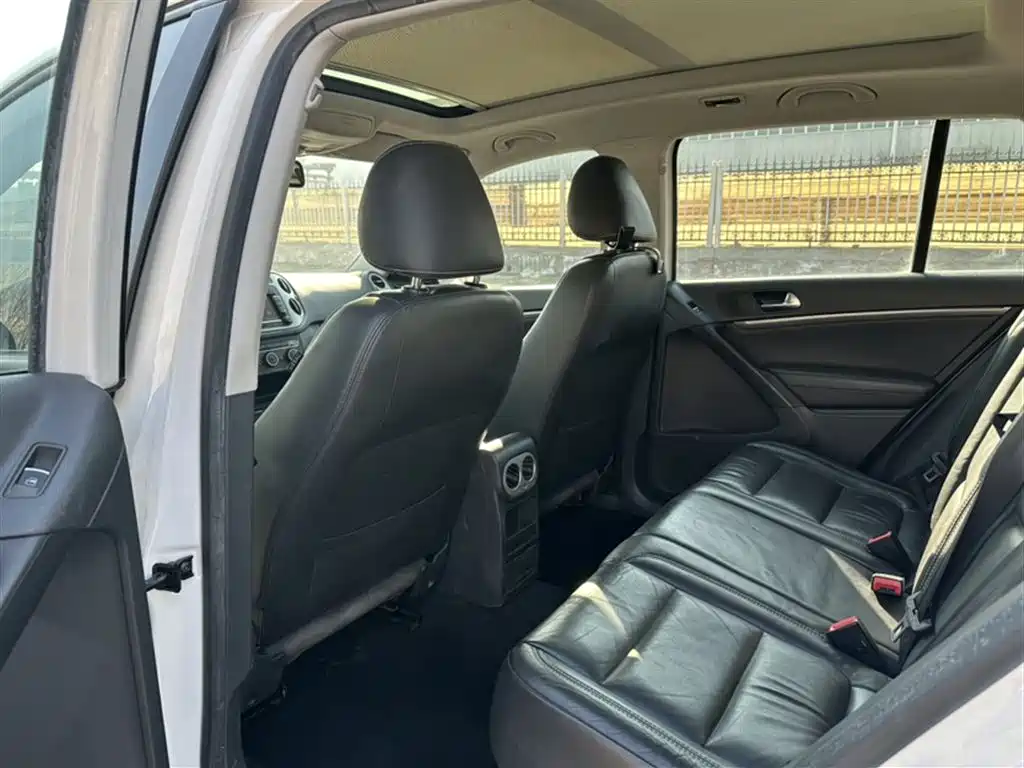 Volkswagen Tiguan 2014 1.8TSI Automatic 2WD 30th Anniversary Edition фото 25