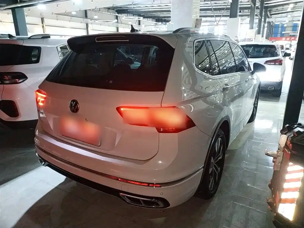 Volkswagen Tiguan L 2022 330TSI Auto 2WD R-Line Premium Edition фото 7