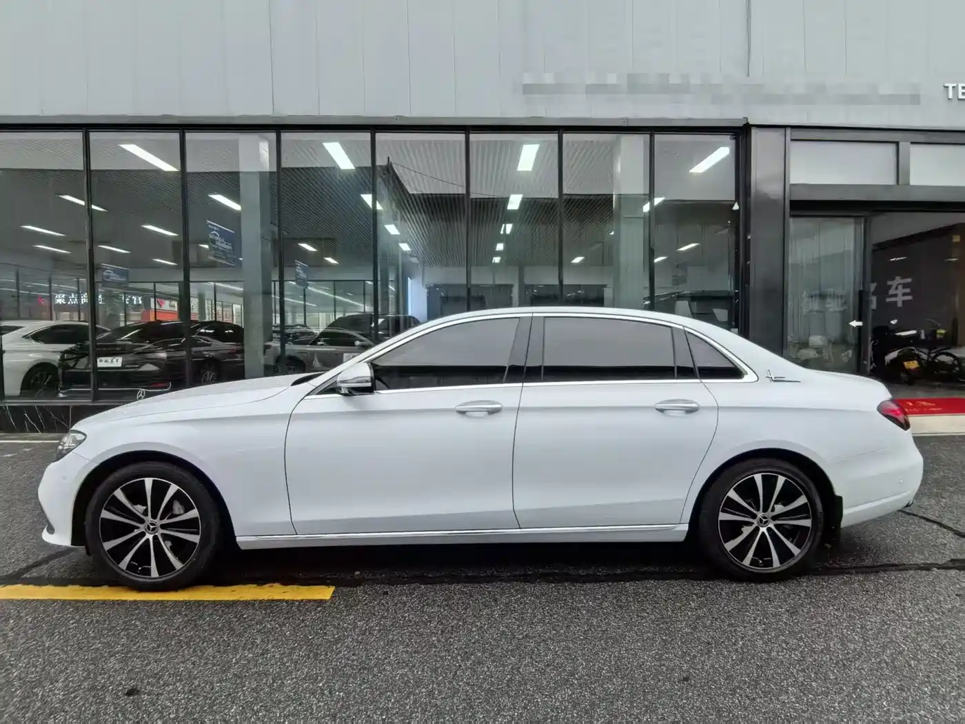 Mercedes-Benz E-Class New Energy 2022 Facelift III E 350 e L Plug-in Hybrid Sedan фото 13