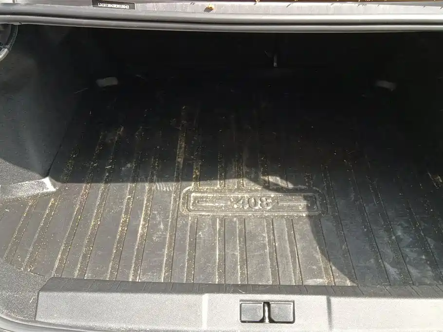 PEUGEOT 408