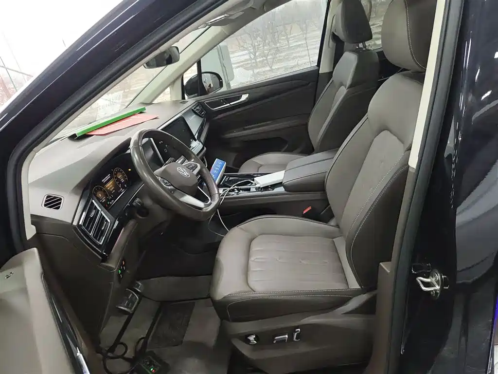 Volkswagen Viloran 2022 380TSI Premium Edition фото 7