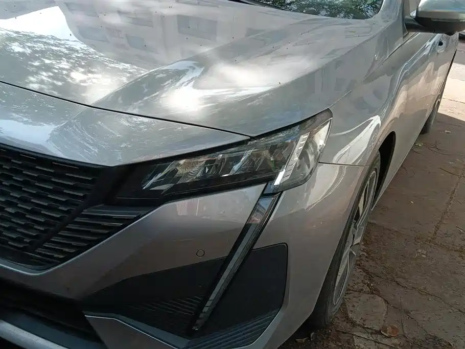PEUGEOT 408