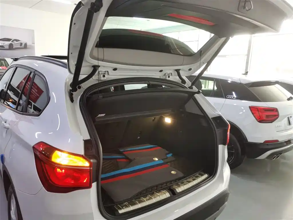 BMW X1 2016 sDrive18Li Fashion Model фото 15