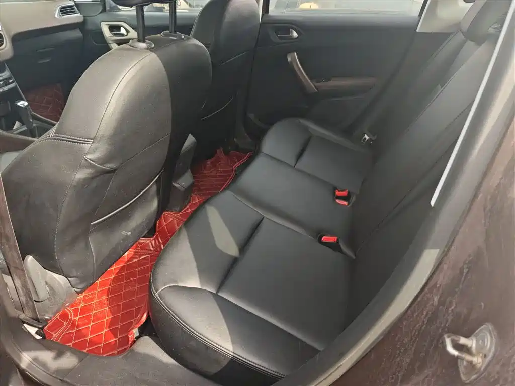 Peugeot 2008 2014 1.6L Automatic Fashion Edition фото 17