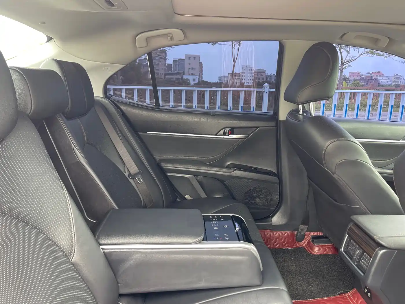 Toyota Camry 2018 2.5Q Flagship Edition фото 13