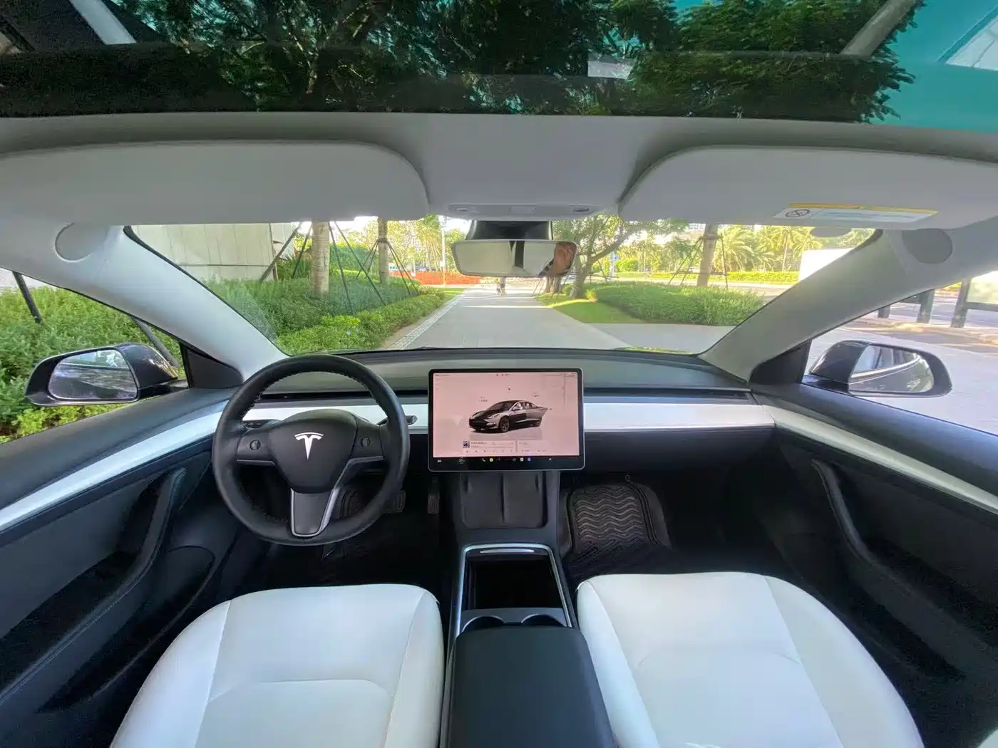 Фото 6 - Tesla Model 3