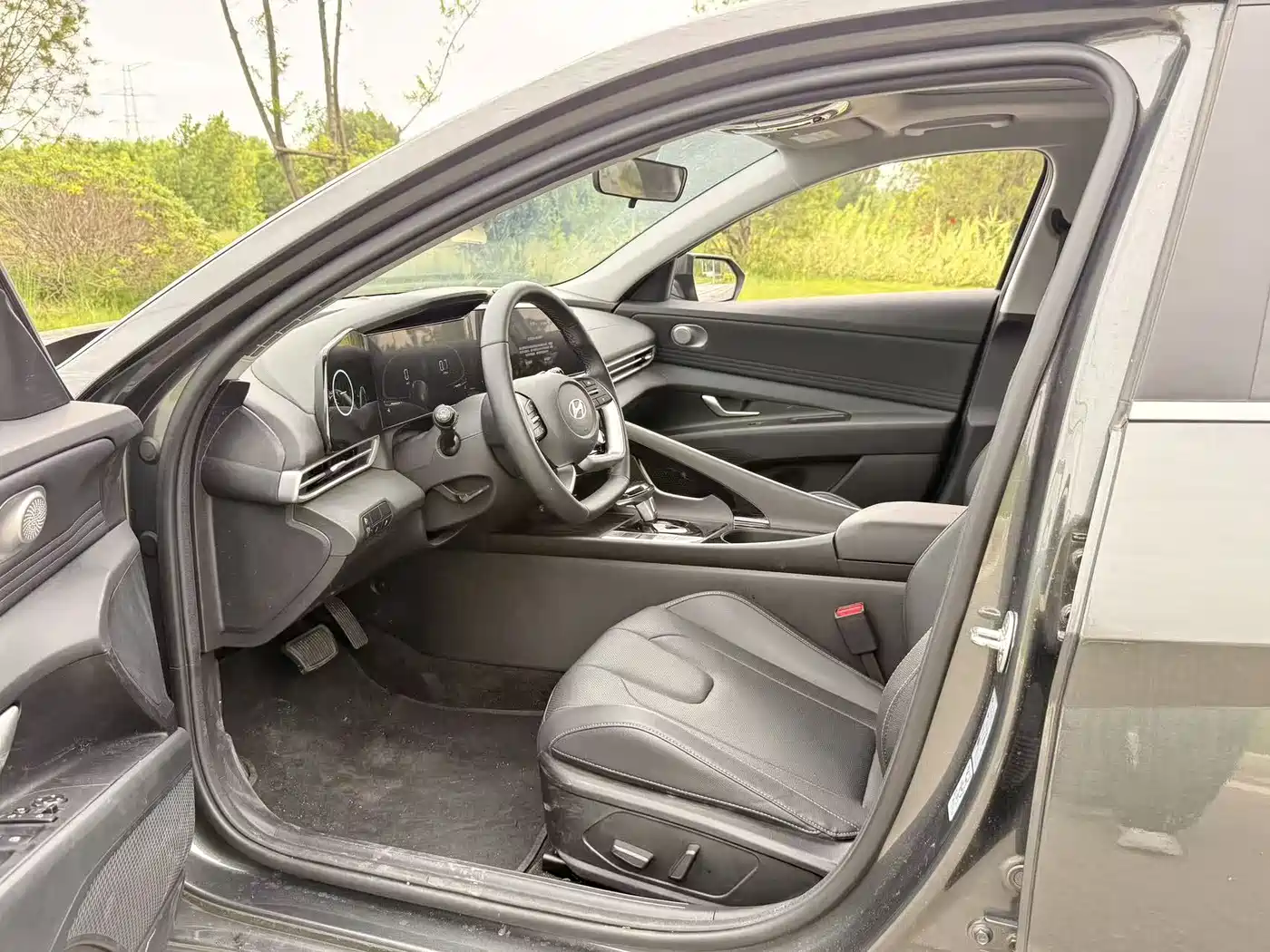 Hyundai Elantra 2023 Model 1.5L CVT LUX Premium Edition фото 5