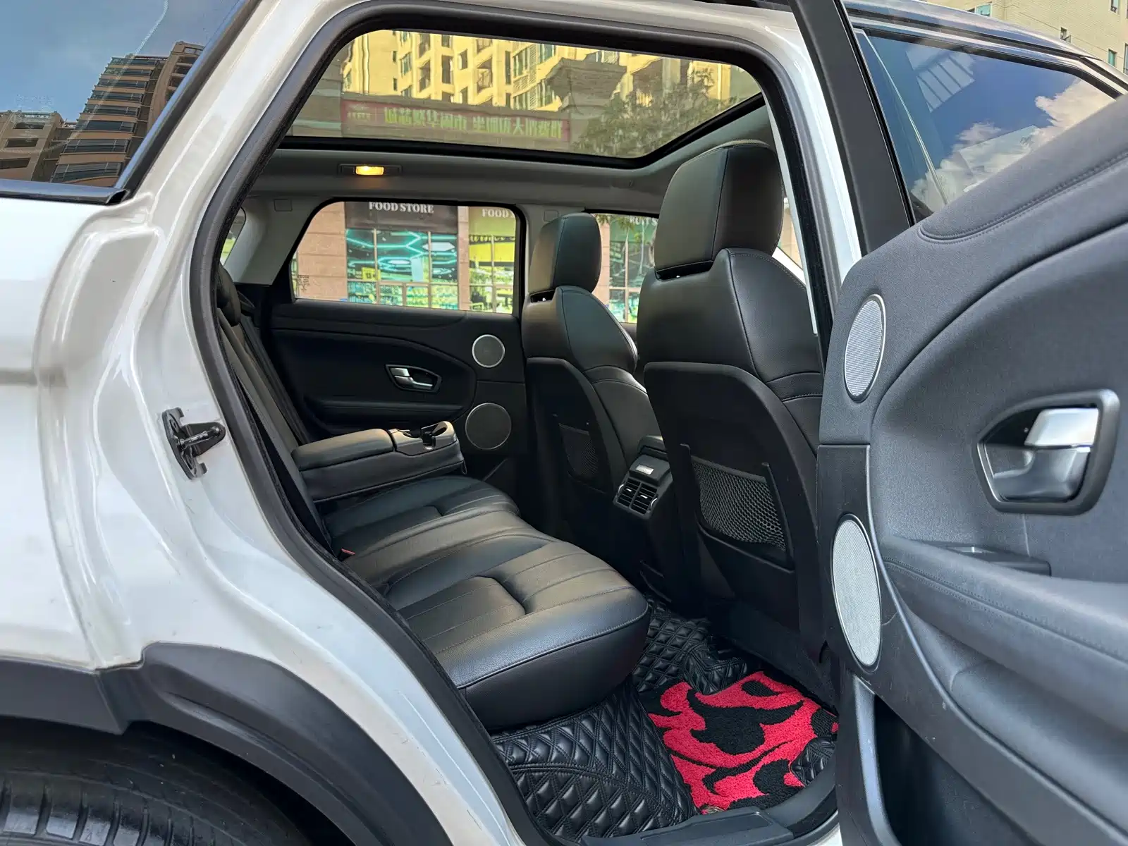 Photo 15 - Land Rover Range Rover Evoque
