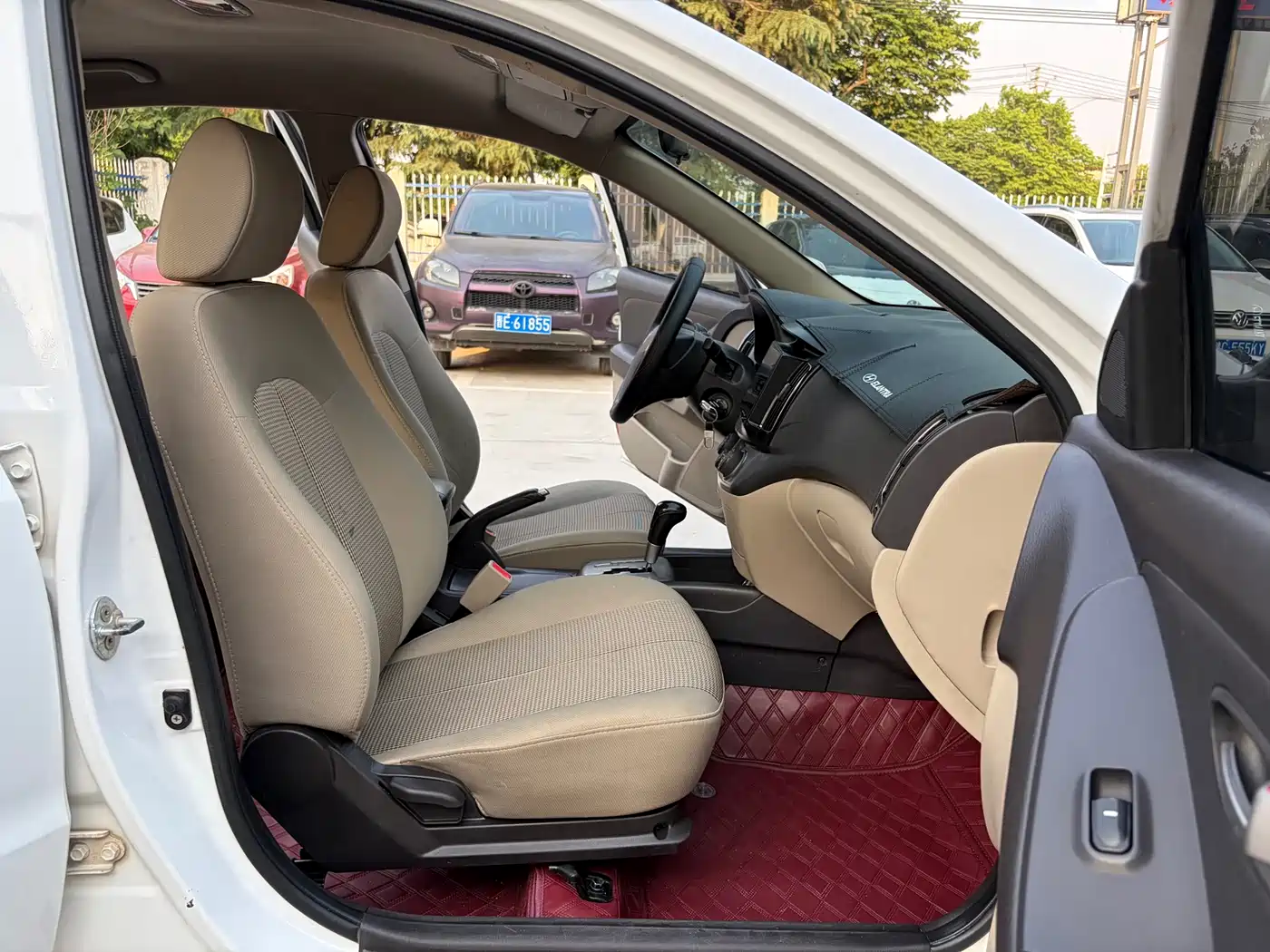 Hyundai Elantra 2015 1.6L Automatic Comfort фото 6
