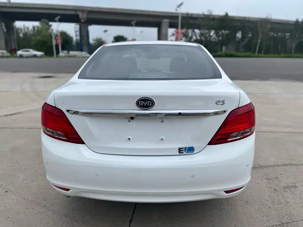 BYD E5