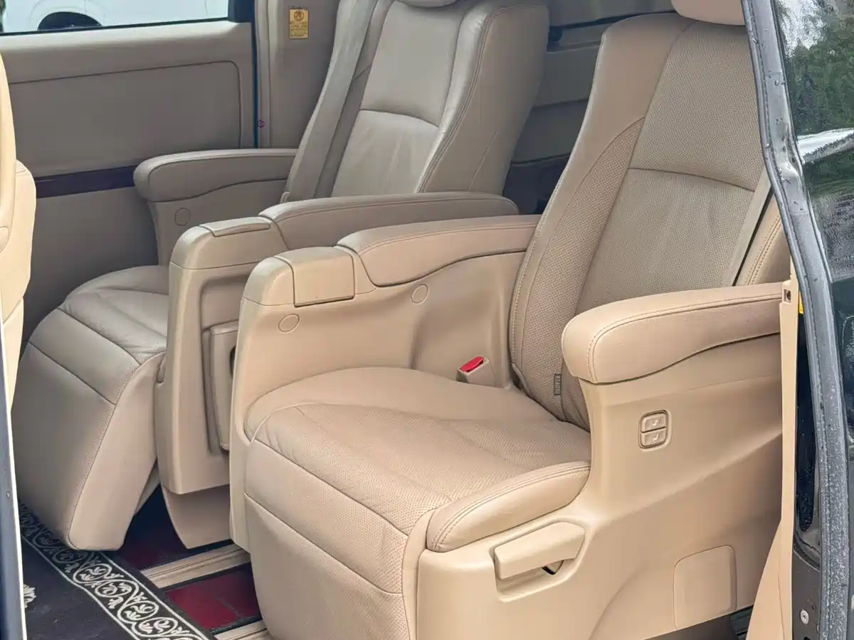 Toyota Alphard 2011 3.5L Luxury Edition фото 7