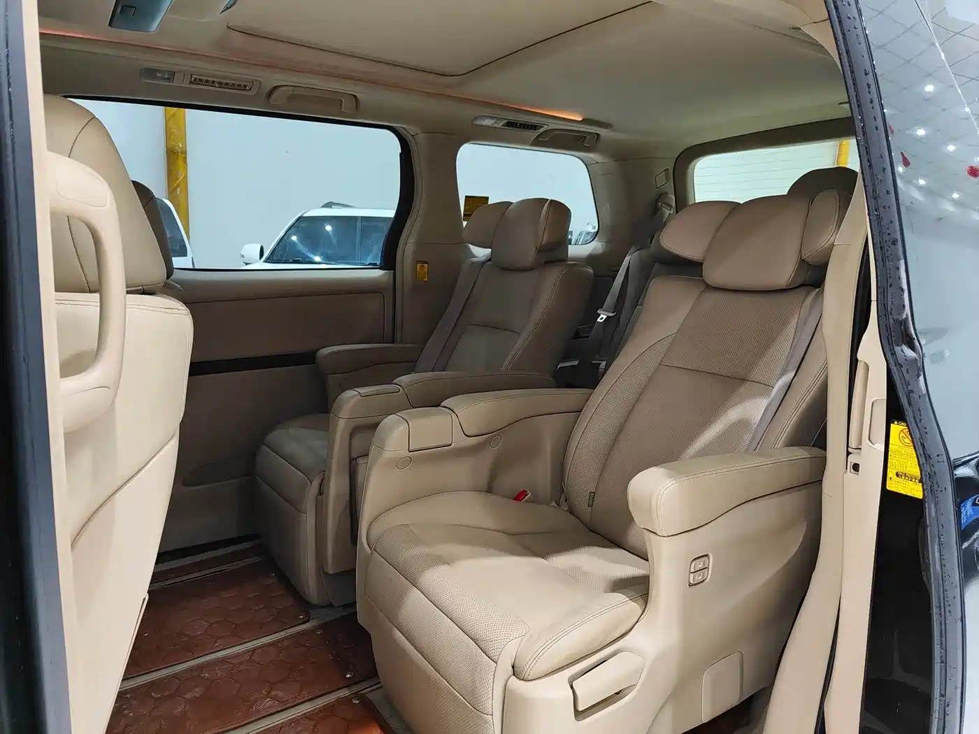 Toyota Alphard 2011 Model 2.4L Luxury фото 11