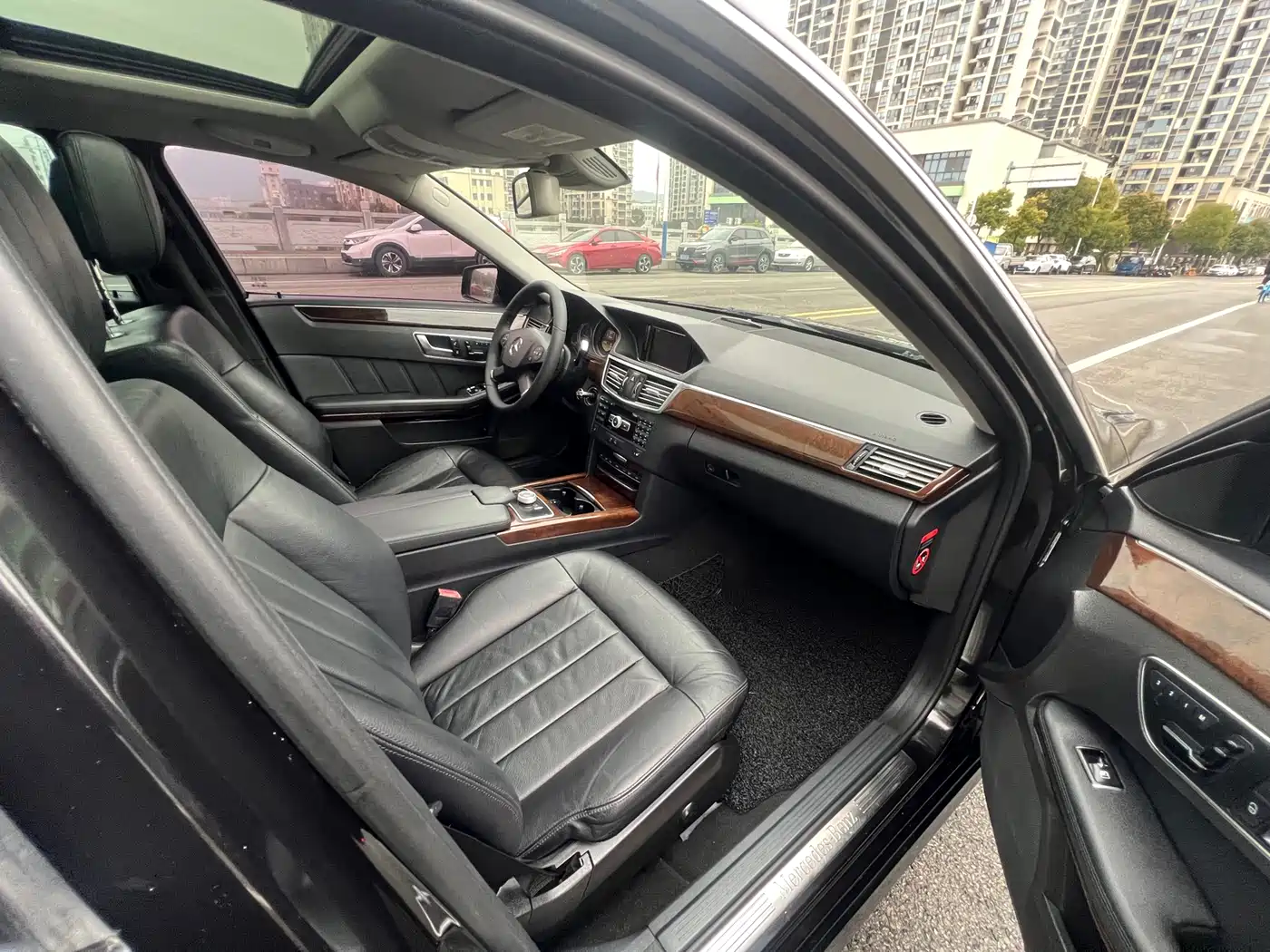 Mercedes-Benz E-Class 2012 E 300 L Elegance Model фото 9