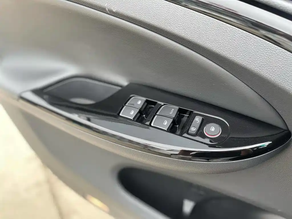BYD E5