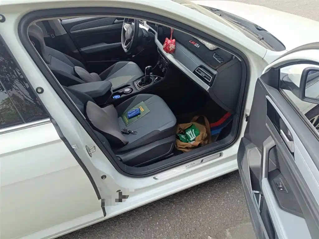 Volkswagen Lavida 2023 1.5L Auto Five Million Edition фото 19
