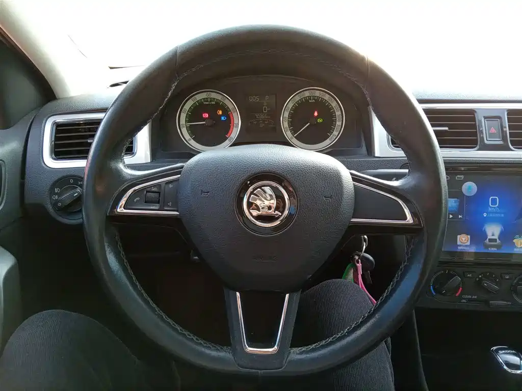 Škoda Rapid 2018 1.6L Automatic Comfort Edition фото 11