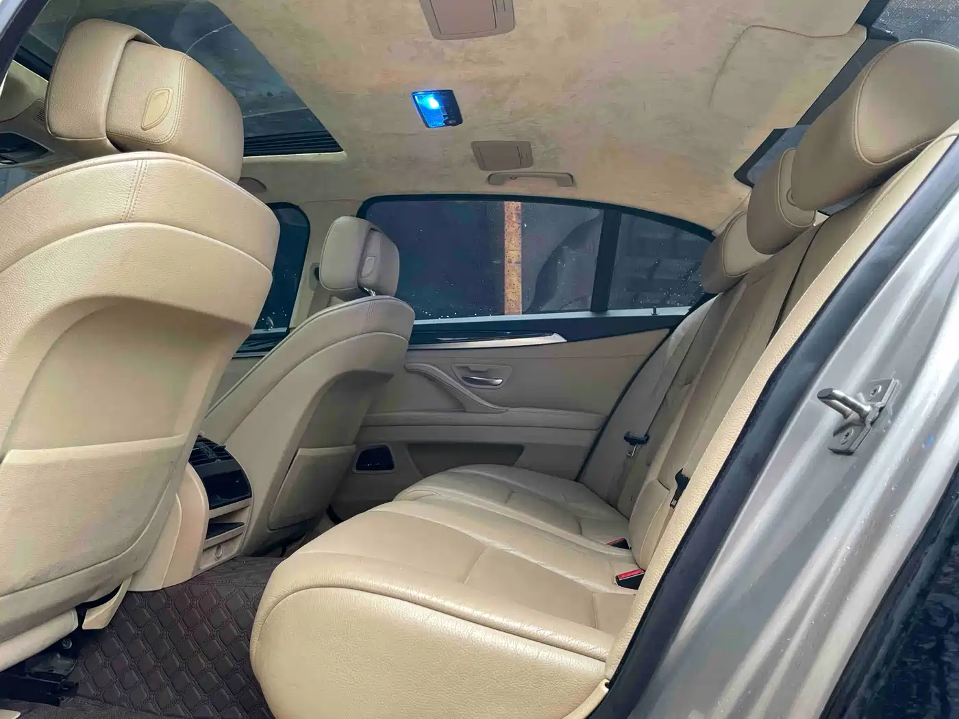 BMW 5 Series 2011 523Li Leading фото 5