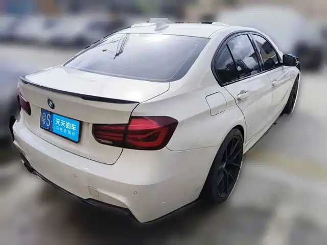 BMW 3 Series 2019 320i M Sport Black Night Edition — фото 2