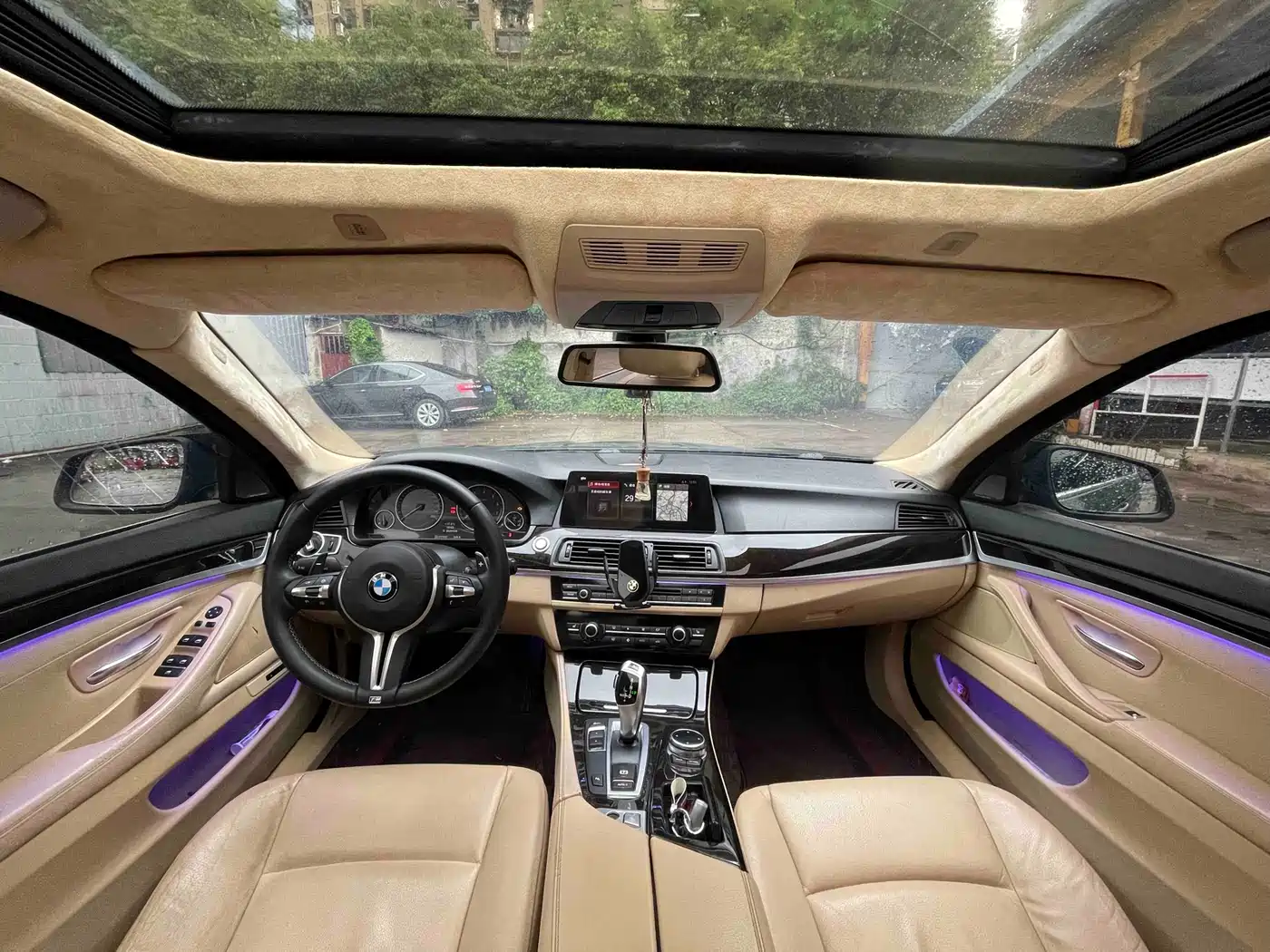 BMW 5 Series 2011 523Li Leading фото 6