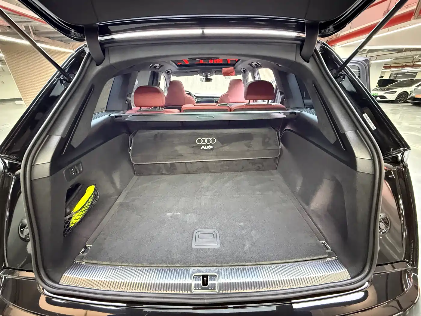 Audi SQ7 2024 4.0 TFSI фото 11