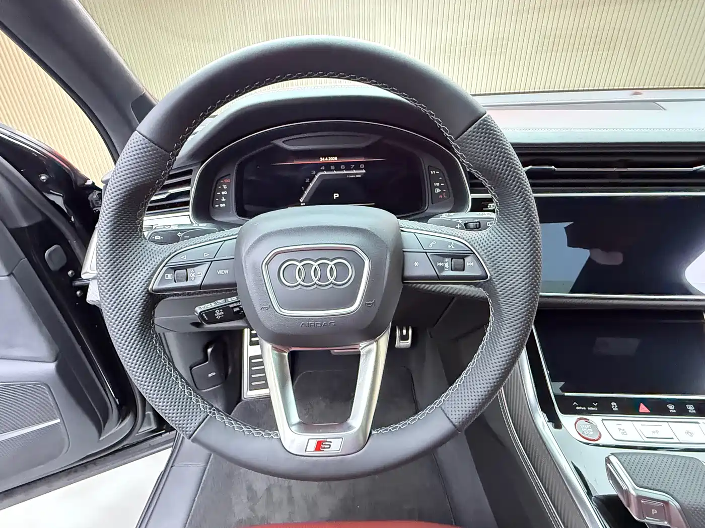 Audi SQ7 2024 4.0 TFSI фото 5