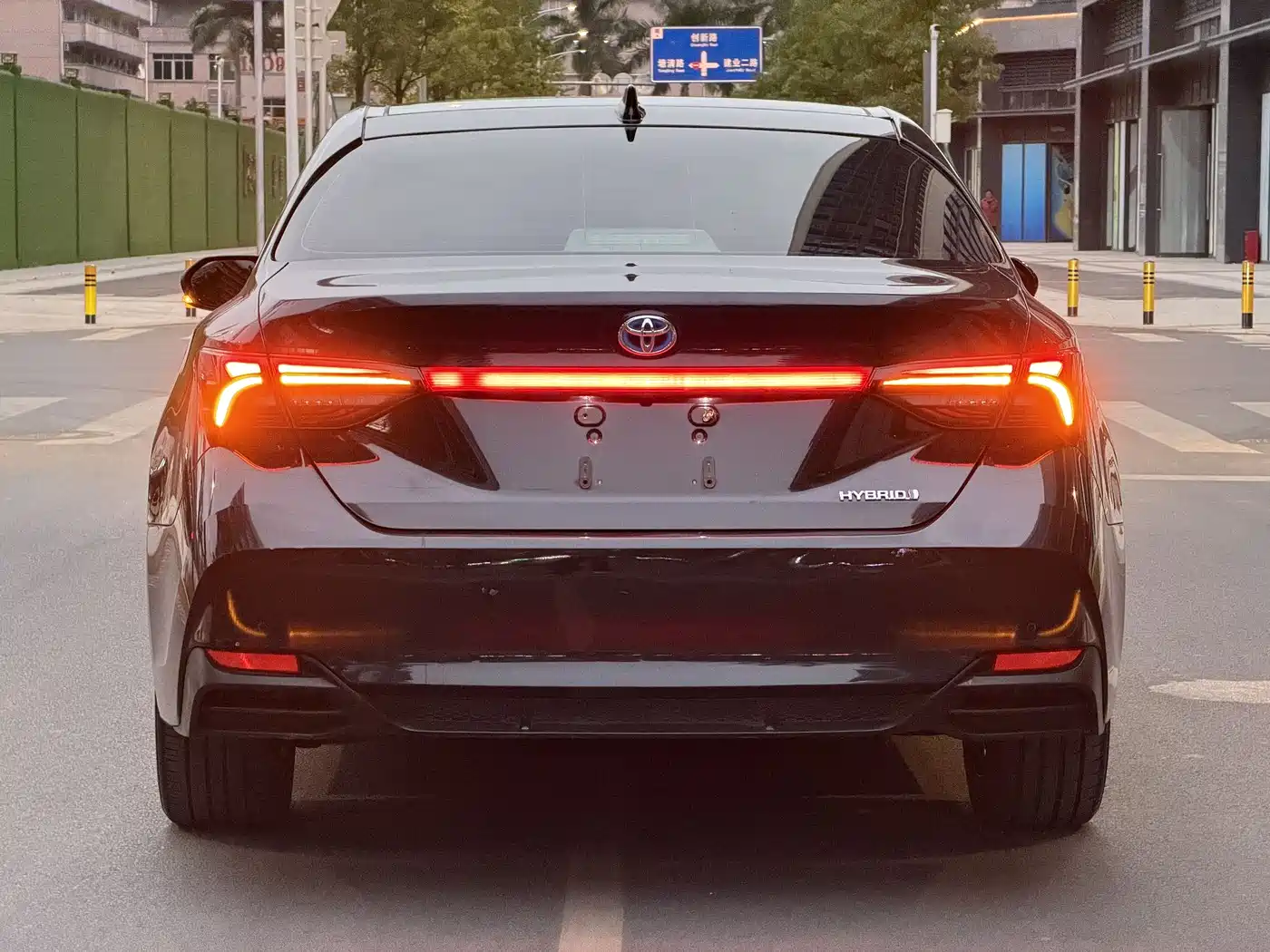 Toyota Avalon 2022 Hybrid 2.5L XLE Premium Edition фото 5