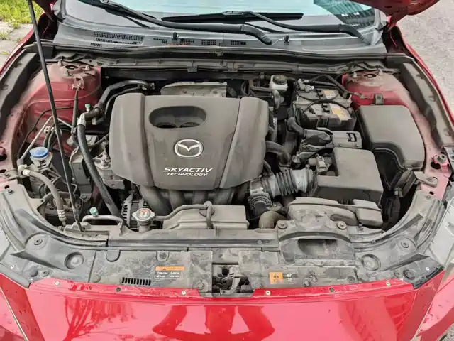 Mazda Mazda3 Axela 2016 Hatchback 1.5L Automatic Comfort — фото 3
