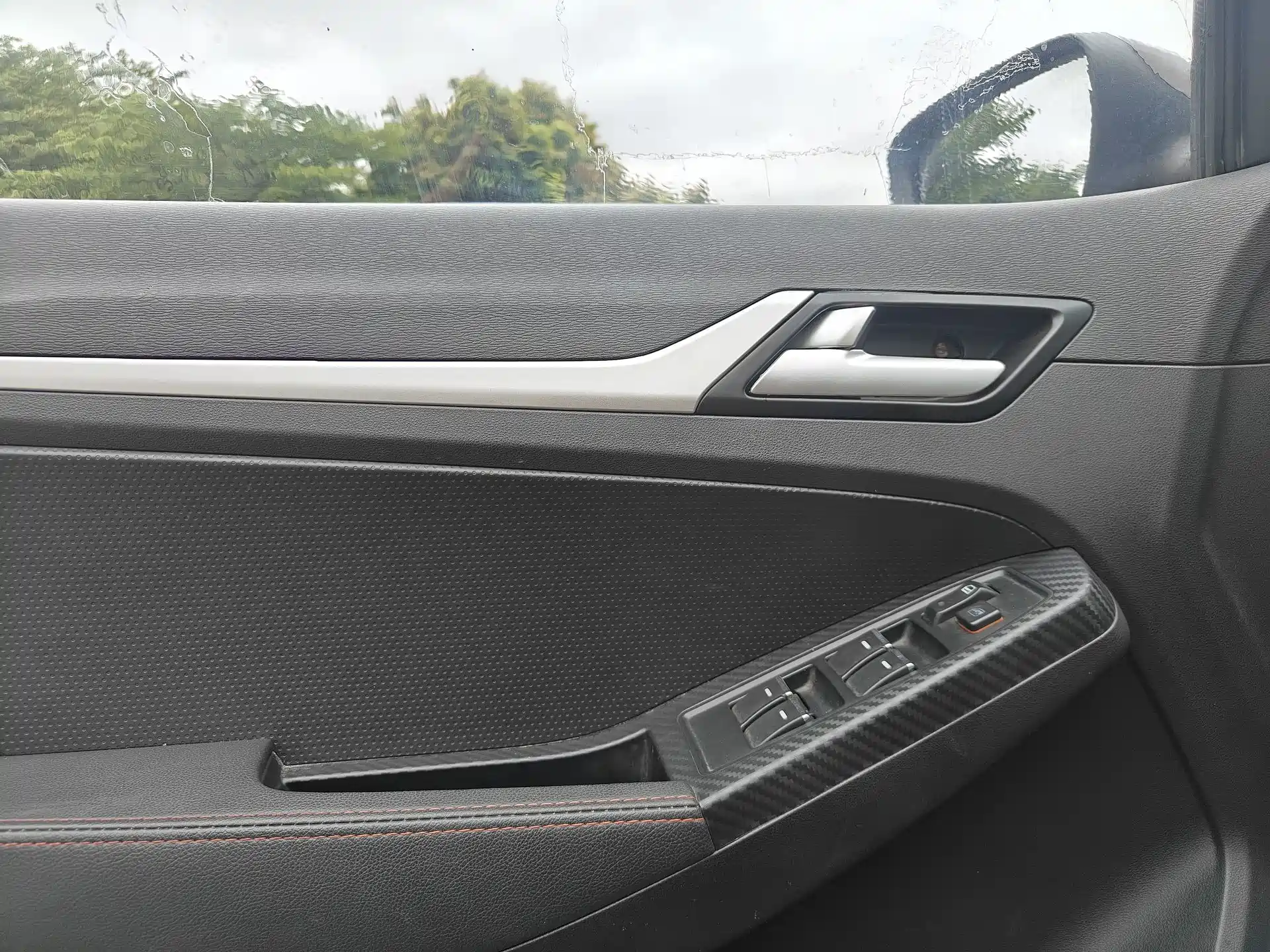 Фото 12 - Geely Vision