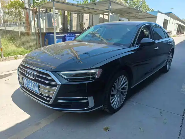 AUDI A8