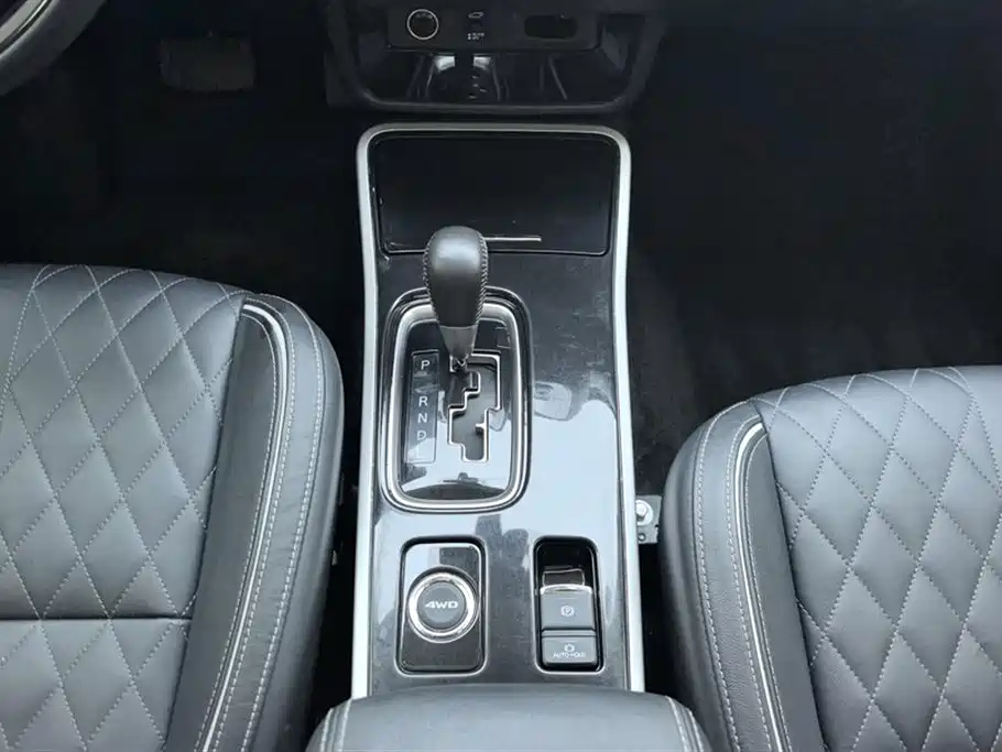 Mitsubishi Outlander 2020 2.4L 4WD Luxury 5-seater фото 16